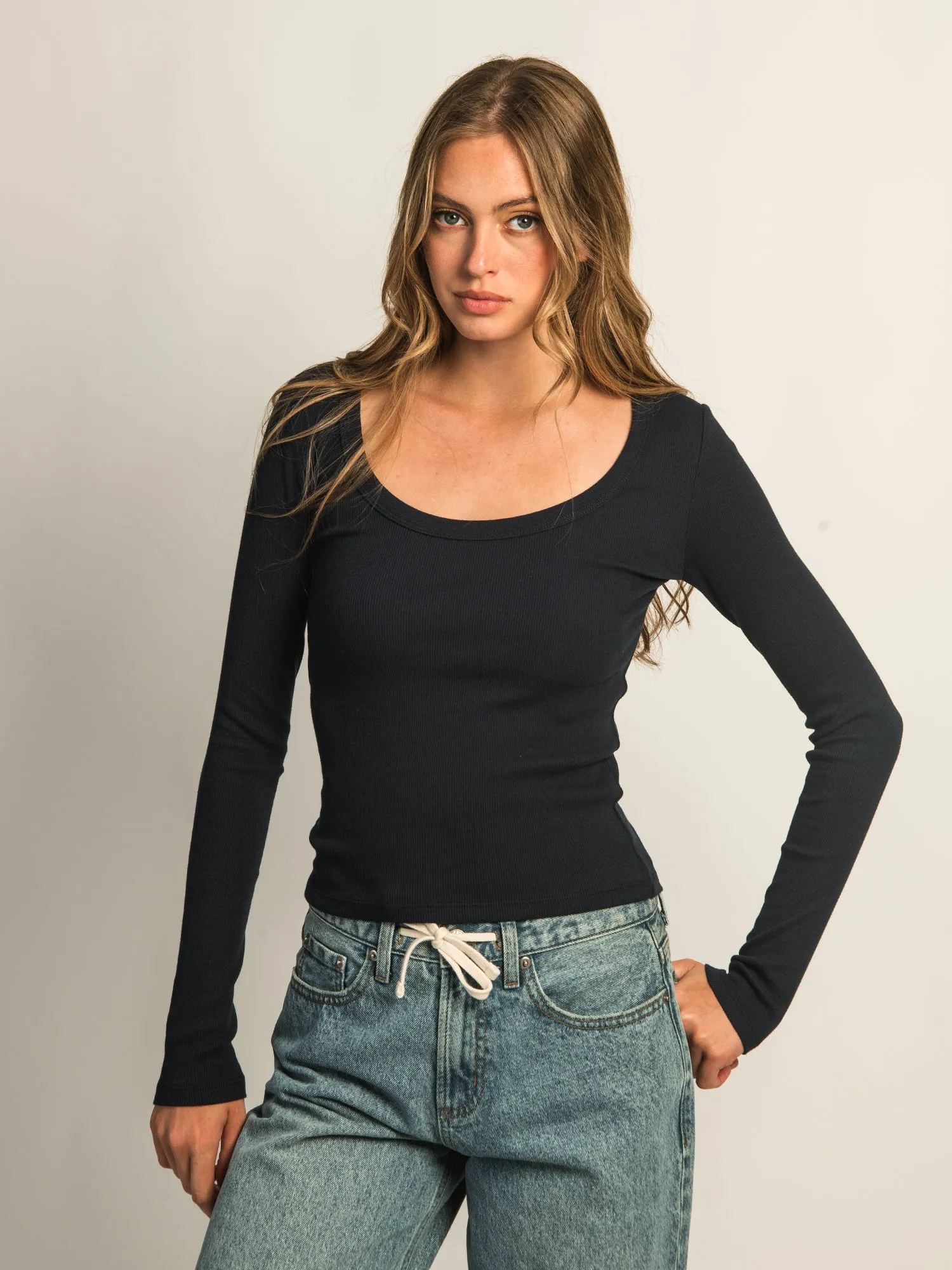 HARLOW ESSENTIAL LONG SLEEVE SCOOP NECK - NAVY sold by Harlow