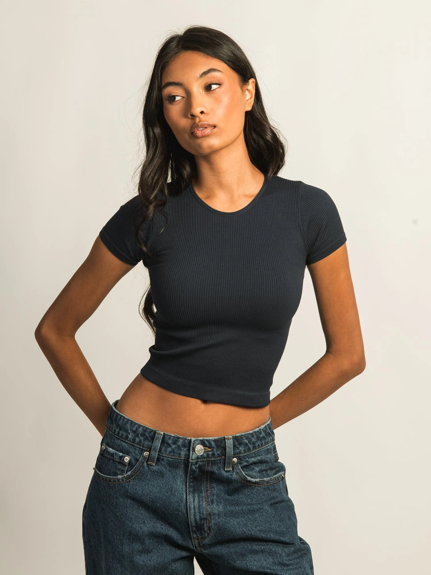 HARLOW RIBBED SEAMLESS TEE - NAVY sold by Harlow