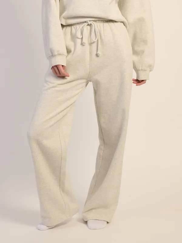 HARLOW STELLA STRAIGHT LEG SWEATPANT- OFF-WHITE made by Harlow