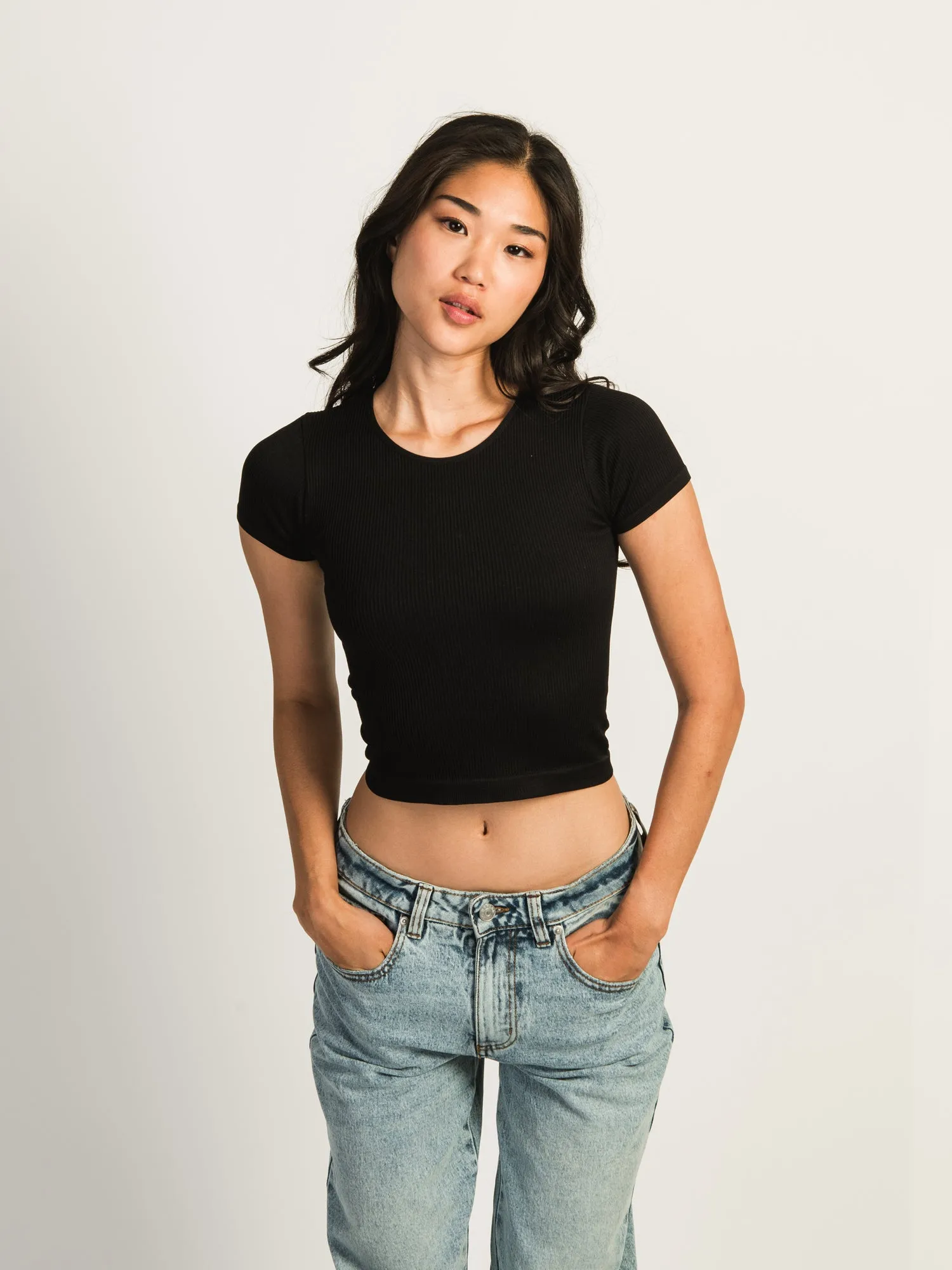 HARLOW RIBBED SEAMLESS TEE - BLACK sold by Harlow
