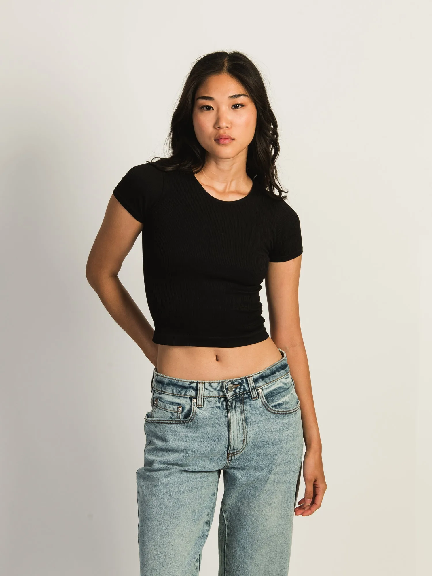 HARLOW RIBBED SEAMLESS TEE - BLACK sold by Harlow product image thumbnail 2