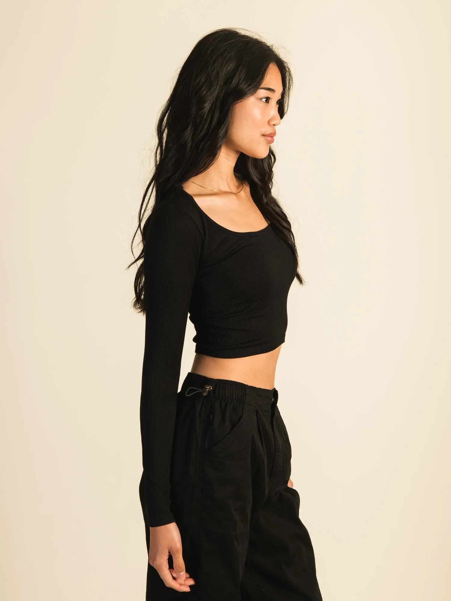 HARLOW SEAMLESS LONG SLEEVE SQUARE NECK - BLACK sold by Harlow product image thumbnail 3