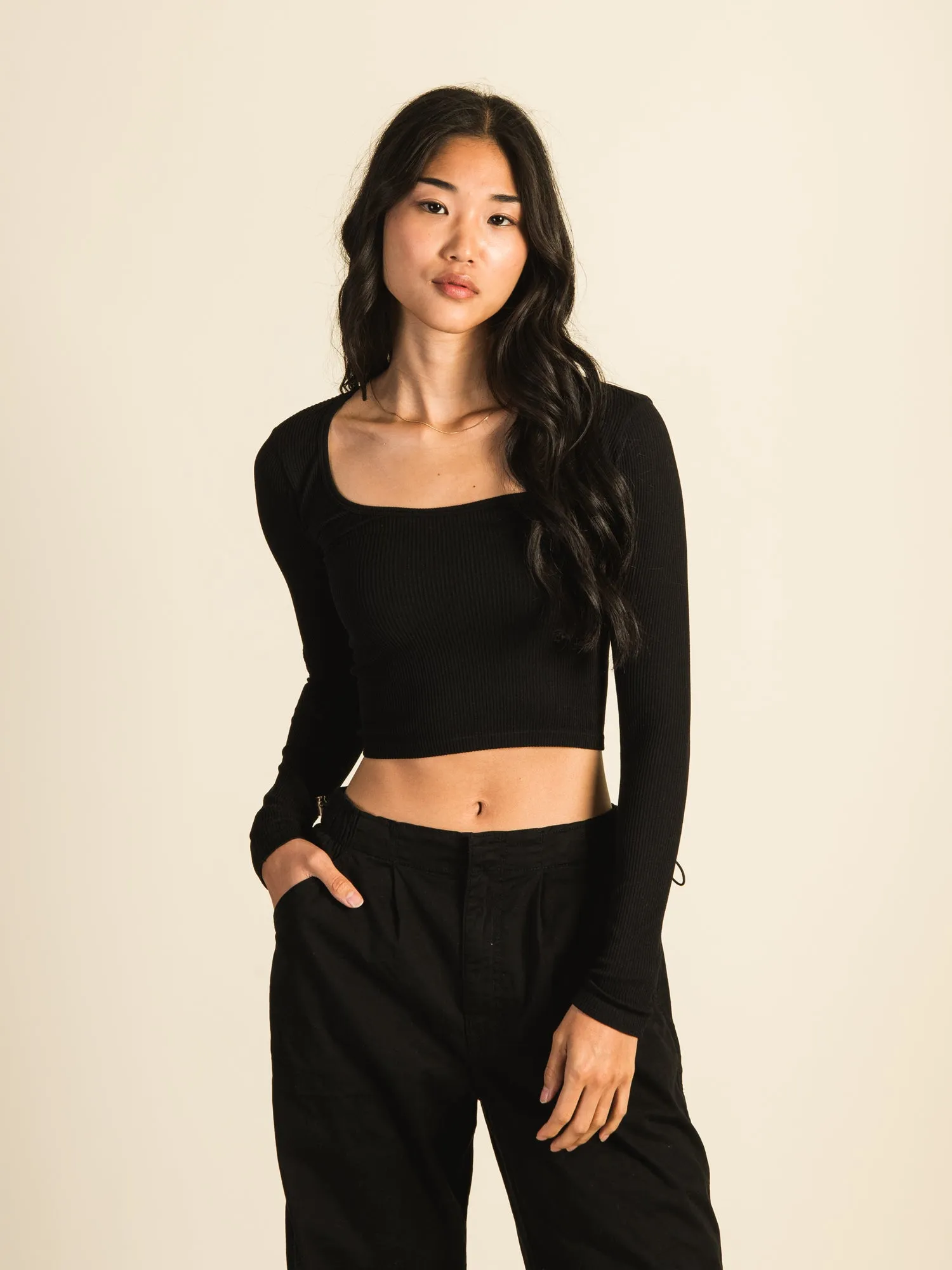 HARLOW SEAMLESS LONG SLEEVE SQUARE NECK - BLACK sold by Harlow