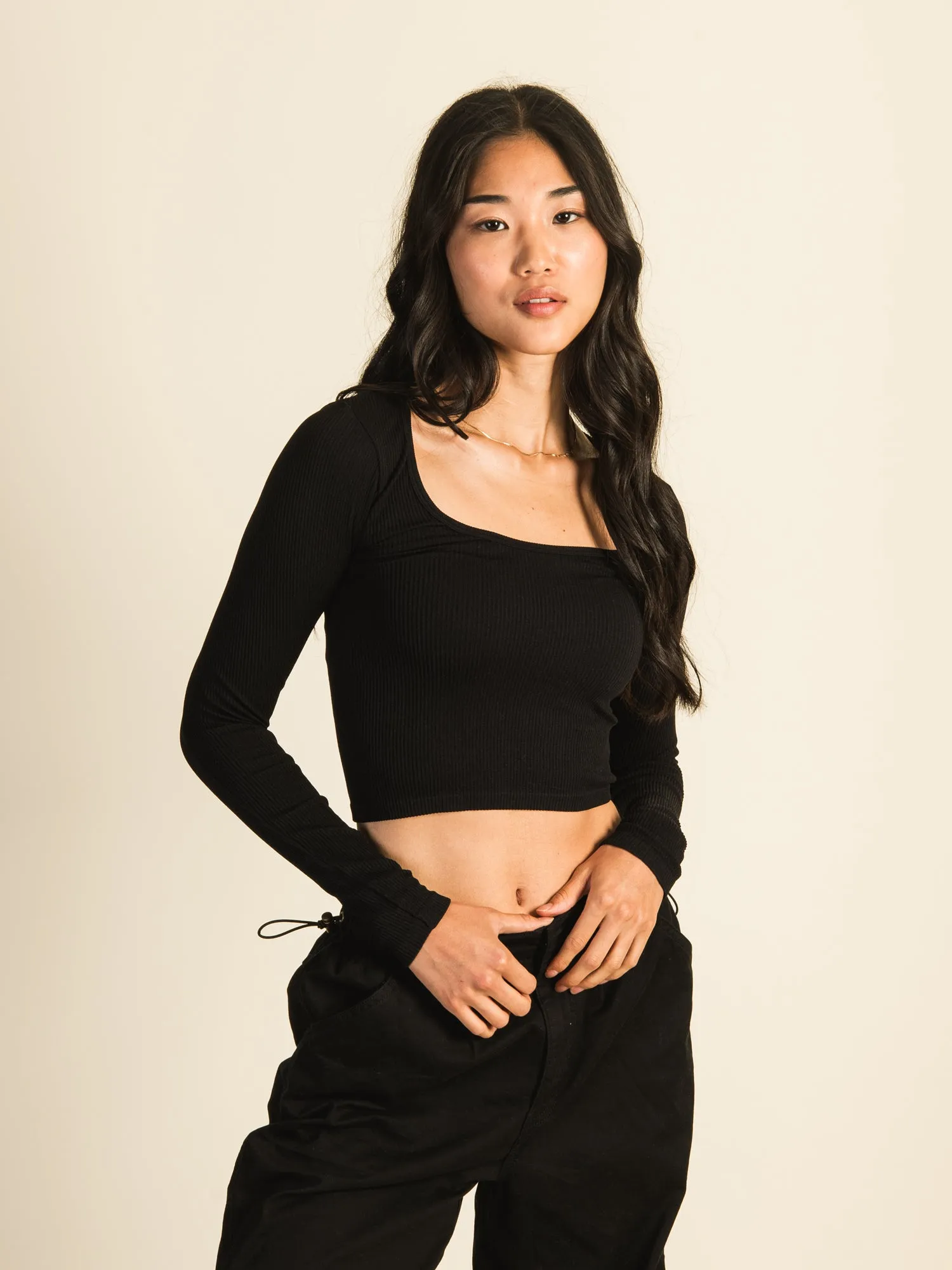 HARLOW SEAMLESS LONG SLEEVE SQUARE NECK - BLACK sold by Harlow product image thumbnail 2