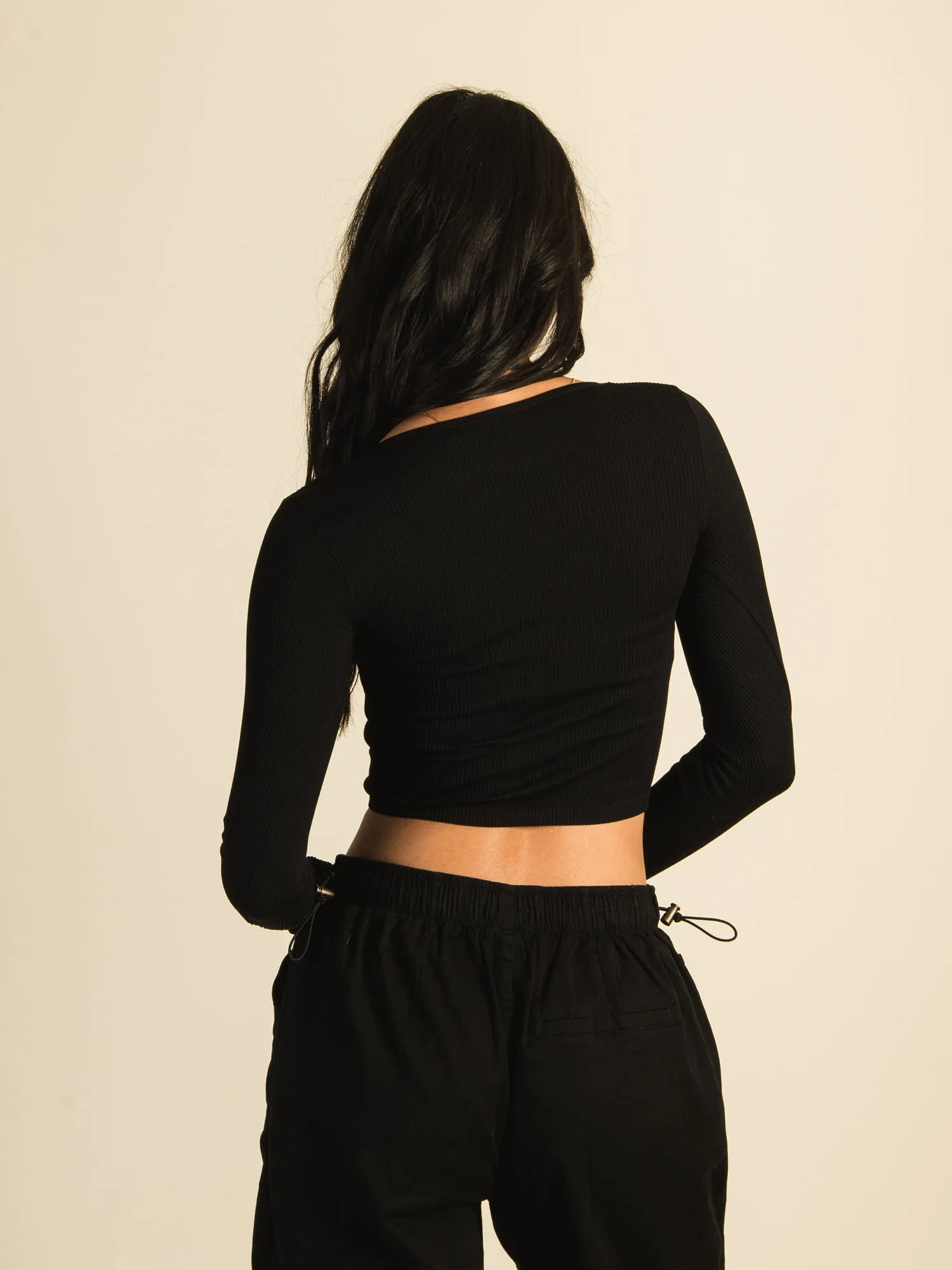 HARLOW SEAMLESS LONG SLEEVE SQUARE NECK - BLACK sold by Harlow product image thumbnail 4