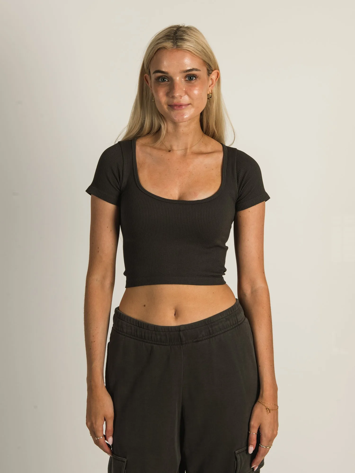 HARLOW SQUARE NECK SEAMLESS T-SHIRT - CHARCOAL sold by Harlow
