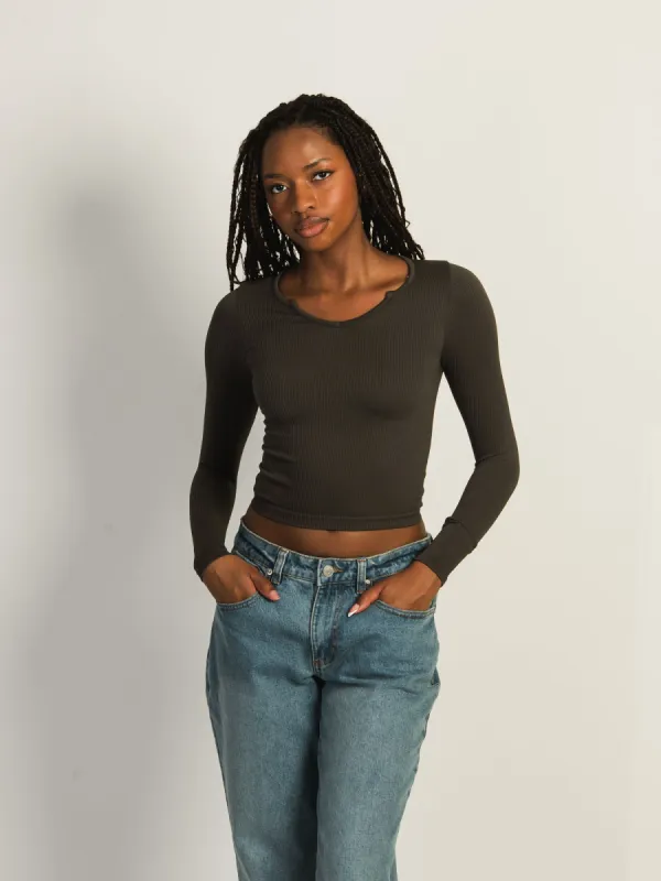 HARLOW HARPER NOTCH LONG SLEEVE - CHARCOAL sold by Harlow