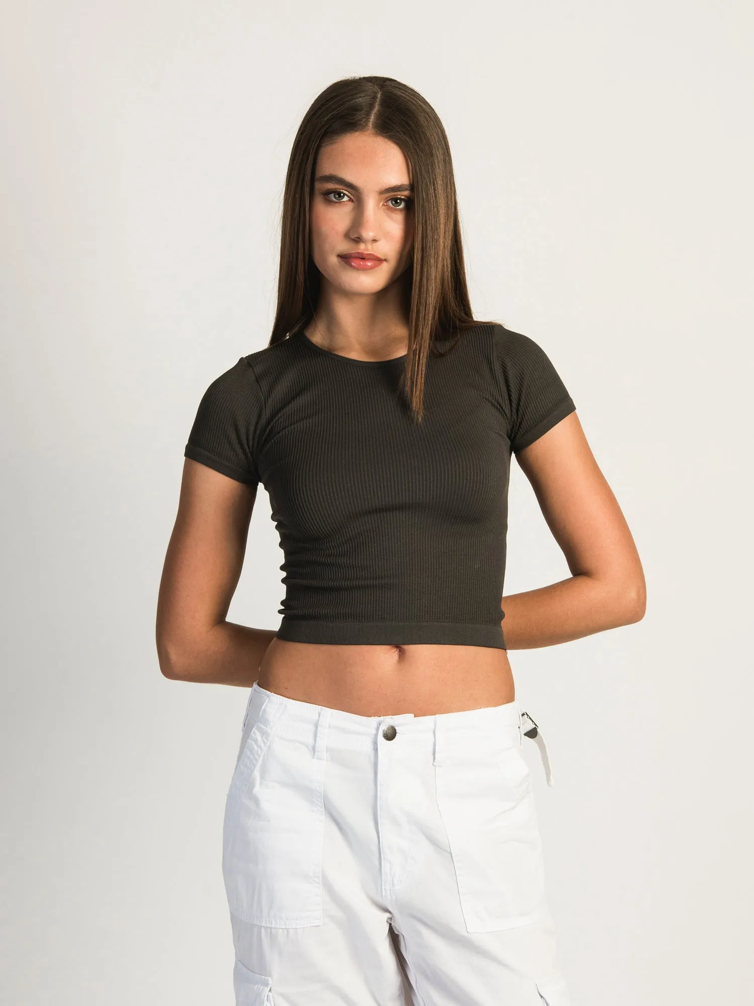 HARLOW RIBBED SEAMLESS TEE - CHARCOAL sold by Harlow