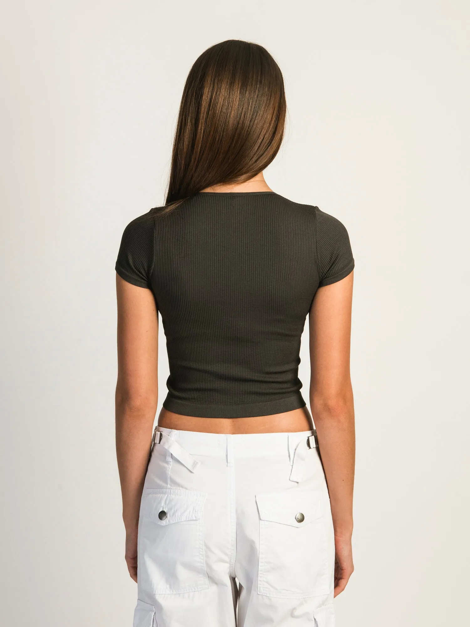HARLOW RIBBED SEAMLESS TEE - CHARCOAL sold by Harlow product image thumbnail 3
