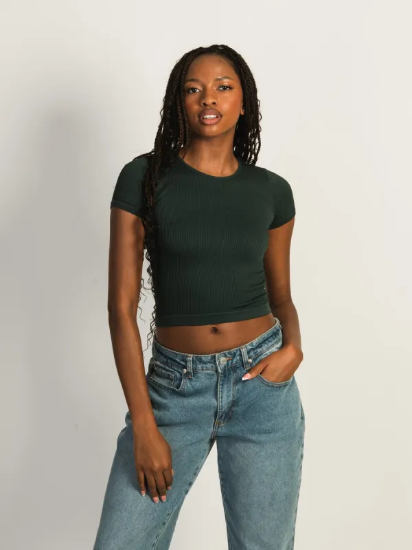 HARLOW RIBBED SEAMLESS TEE - FOREST sold by Harlow