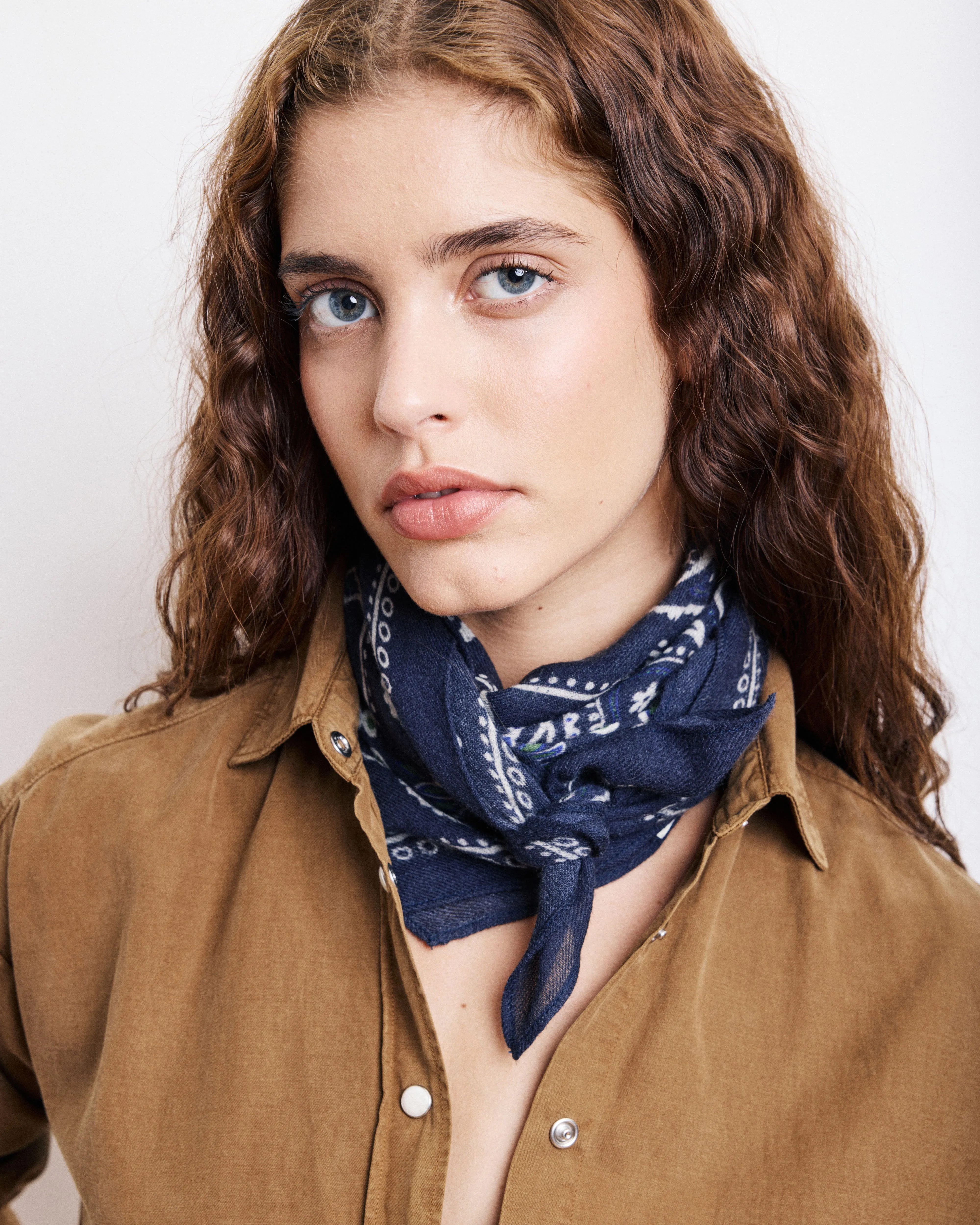 Bandana Femme en Laine Imprimé Bleu Marine sold by Hartford product image thumbnail 2