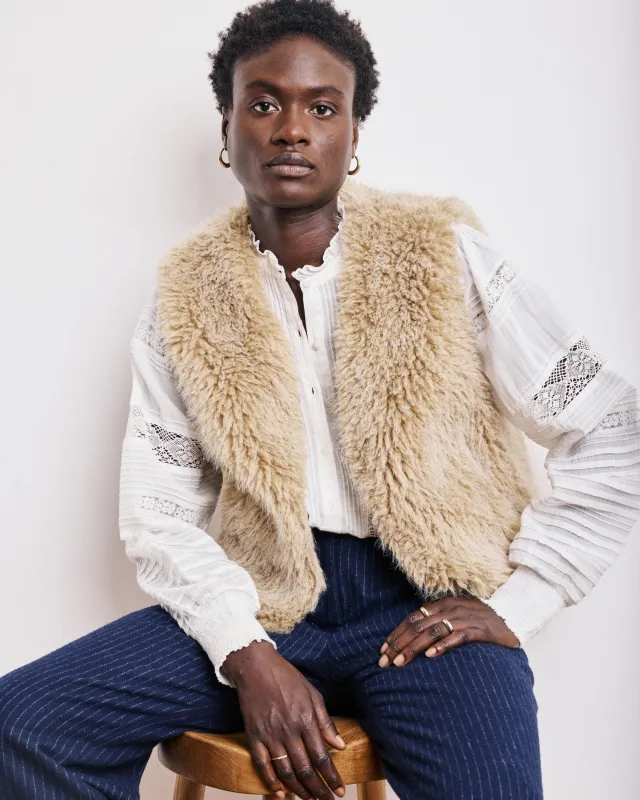 Gilet Femme en Fausse Fourrure à Poils Longs Beige Vobby sold by Hartford