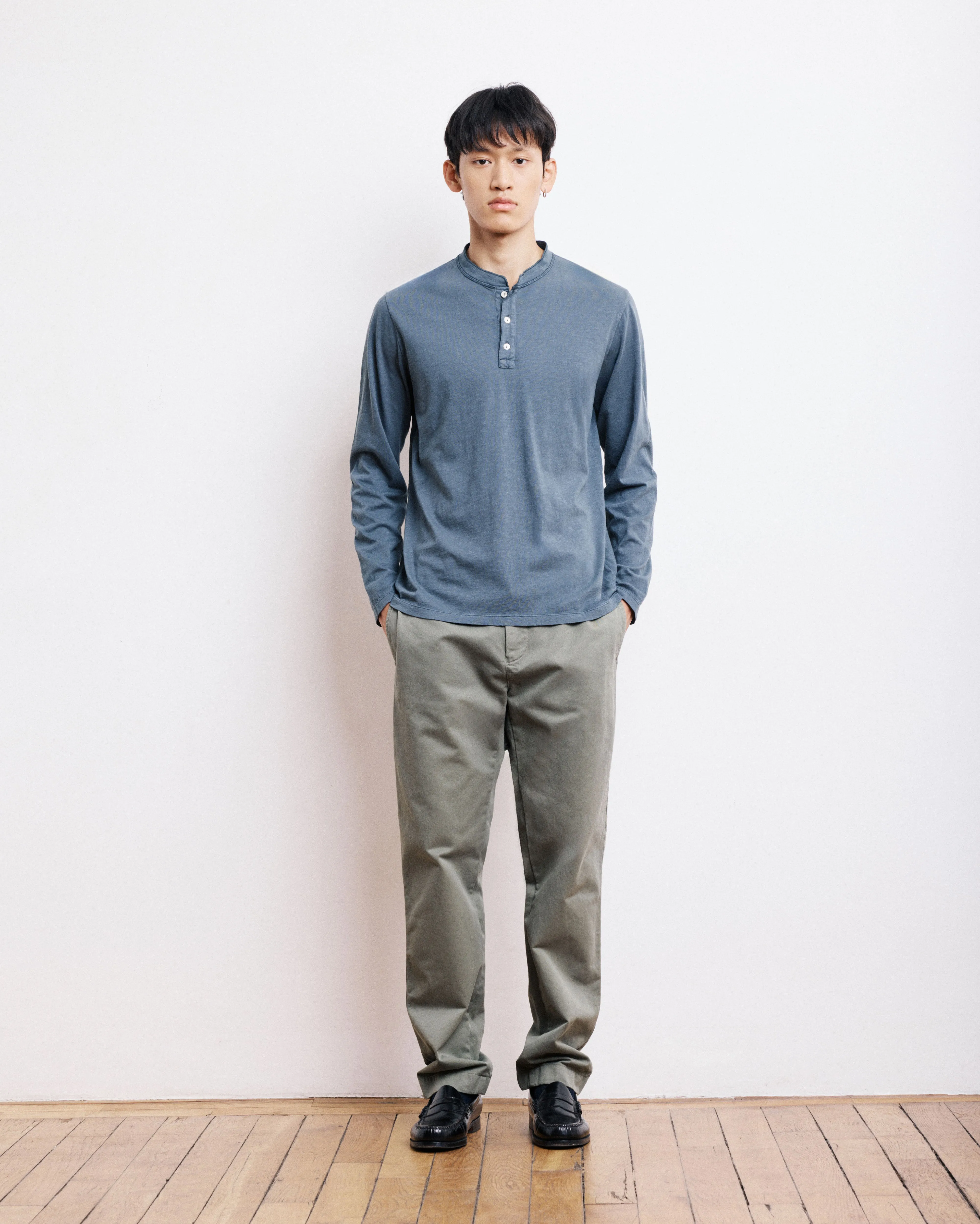 T-Shirt Homme en Coton Slub Carbone Henley sold by Hartford product image thumbnail 3