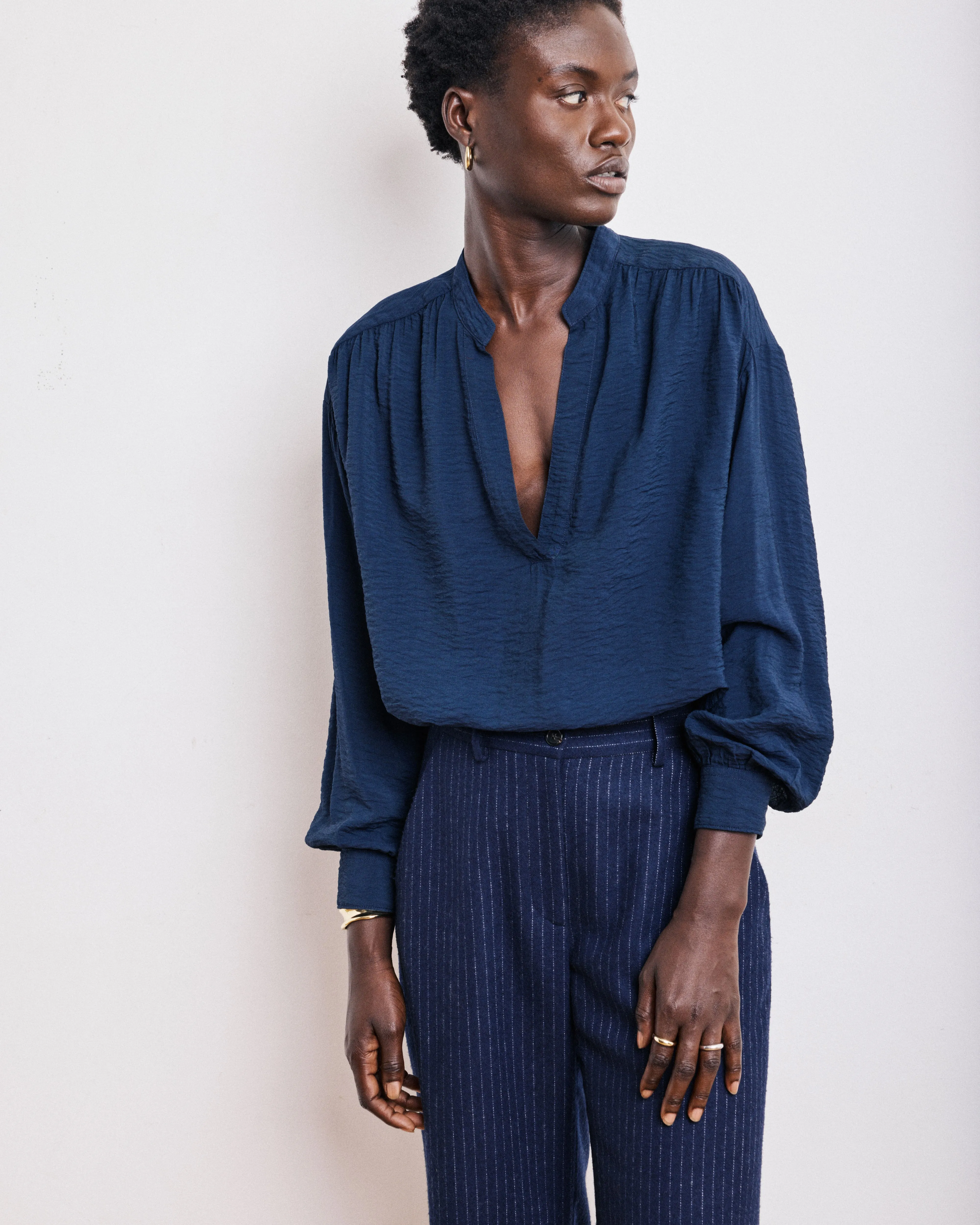 Blouse Femme en Viscose Froissée Bleu Marine Calo sold by Hartford product image thumbnail 2