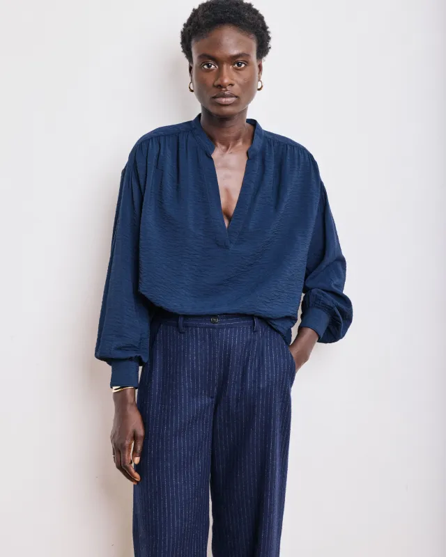 Blouse Femme en Viscose Froissée Bleu Marine Calo sold by Hartford