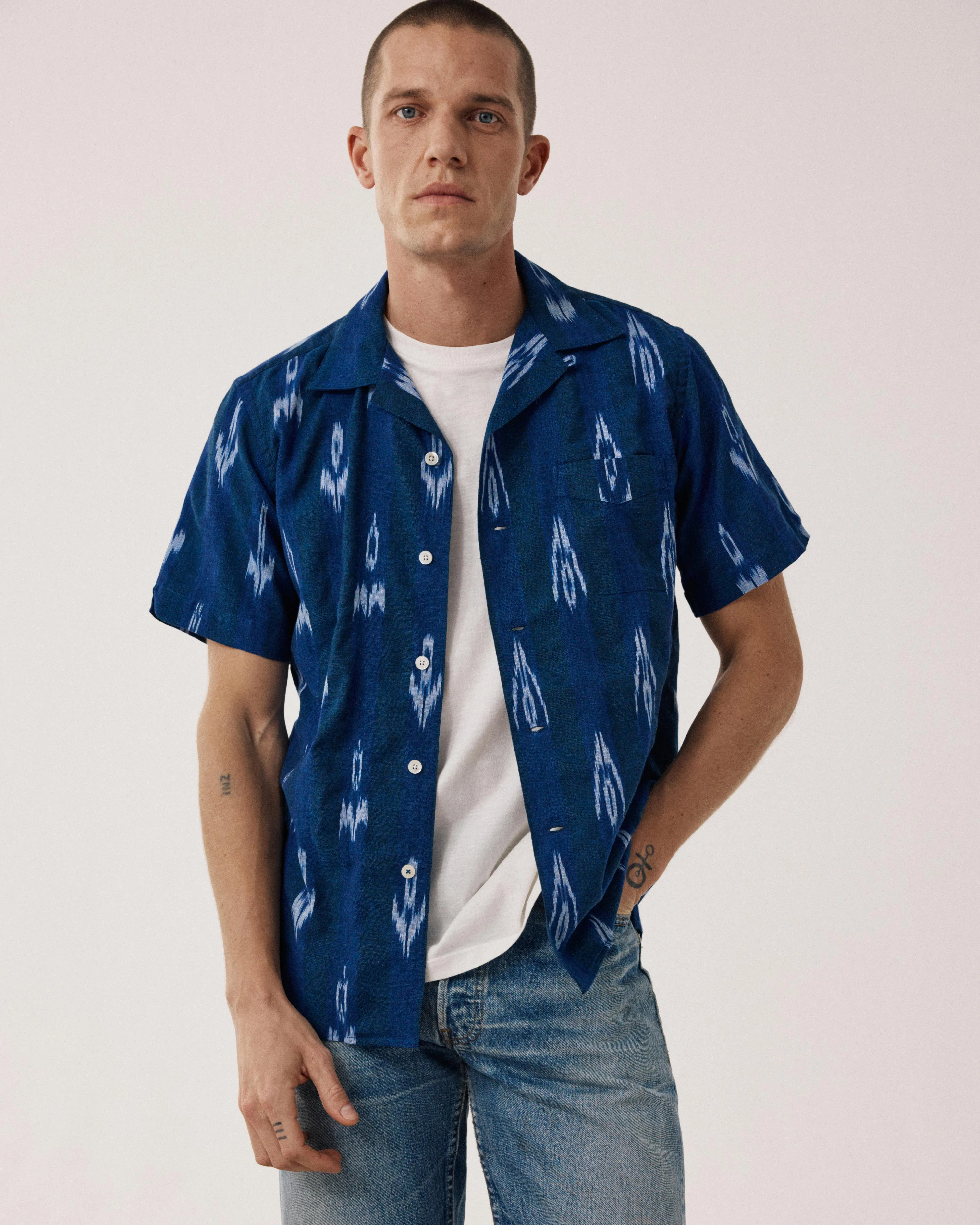 Chemise Homme en coton imprimé Ikat Indigo Palmito sold by Hartford