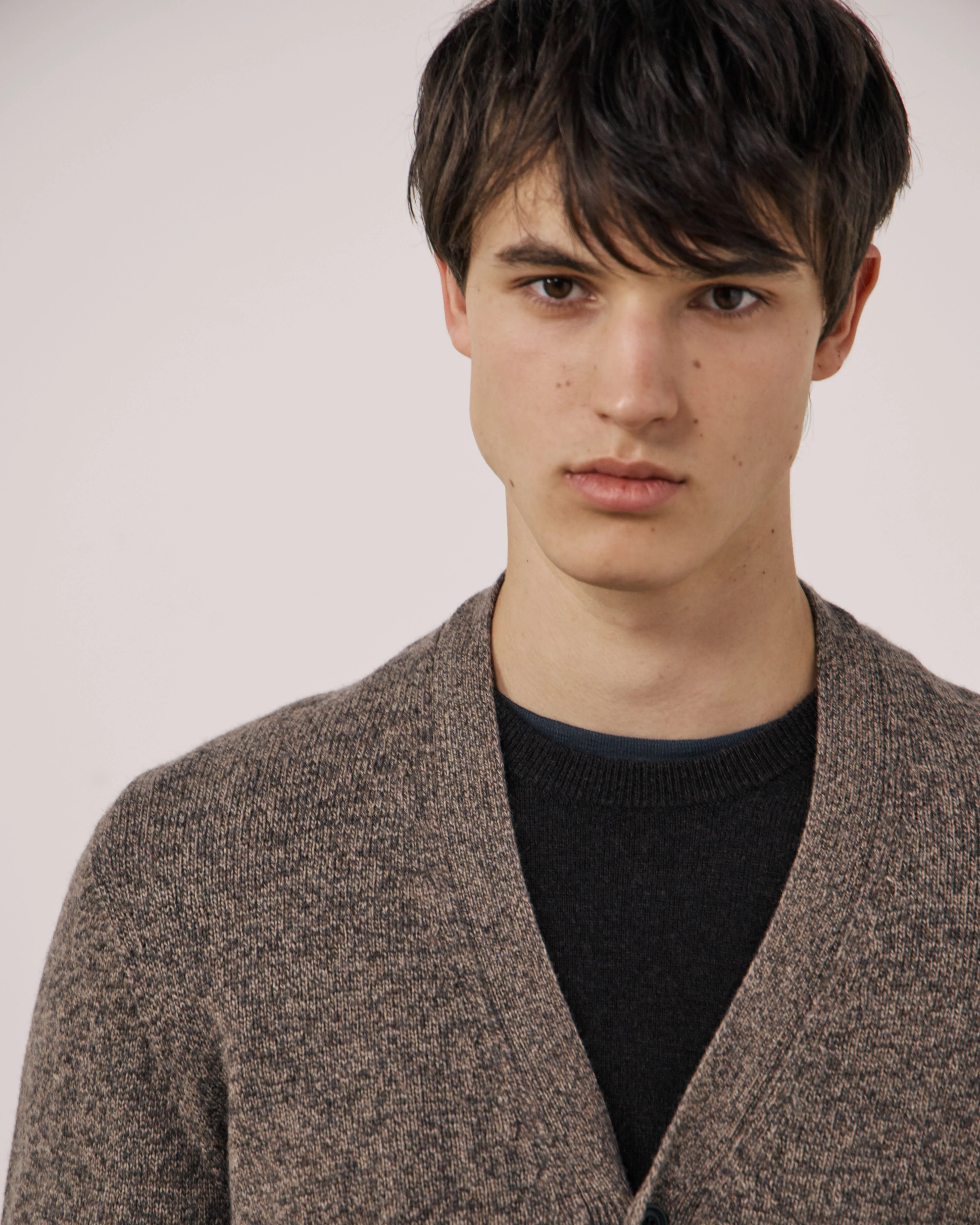 Pull Homme en Laine Mérinos Extrafine Taupe Seamless Cardigan sold by Hartford product image thumbnail 3