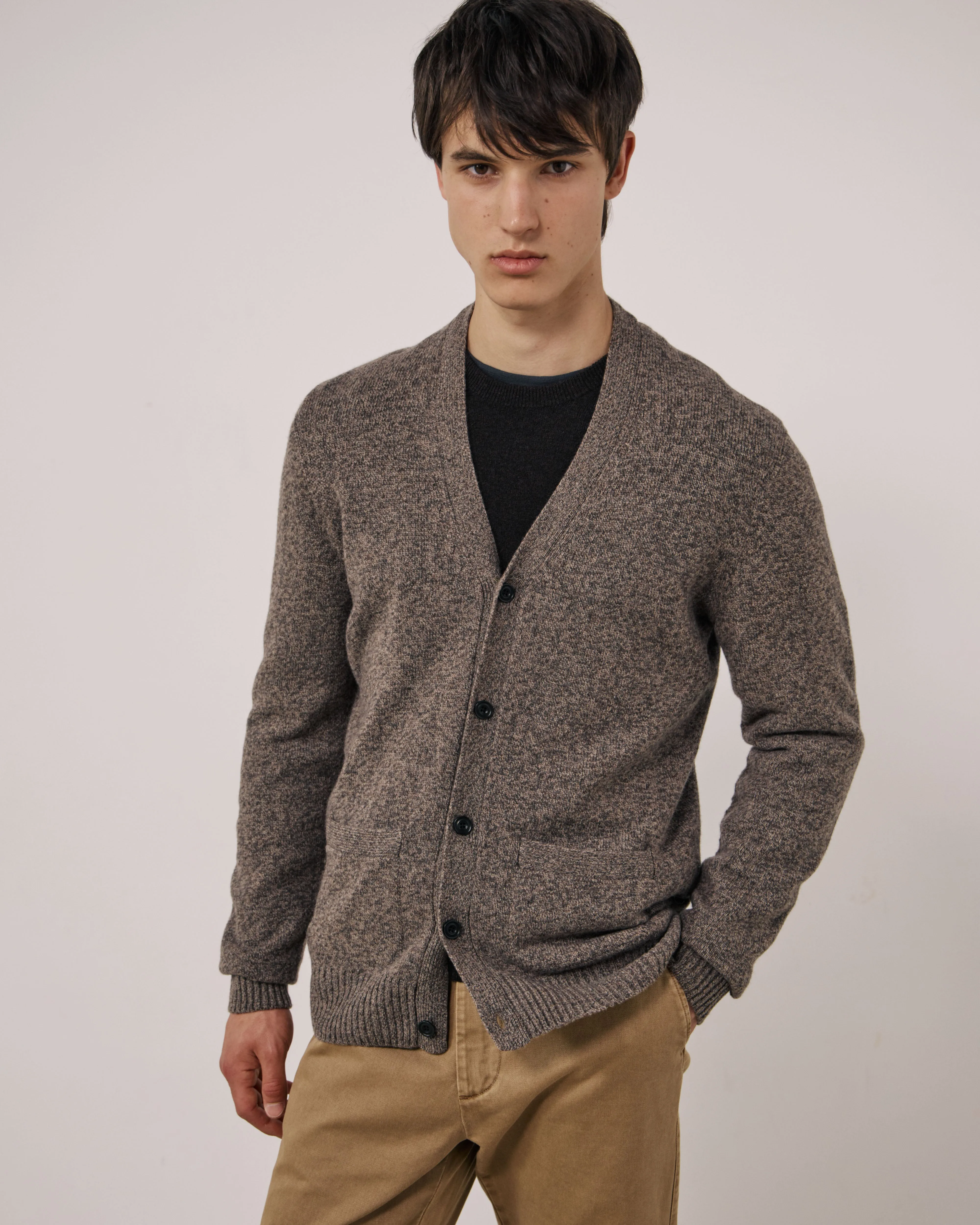 Pull Homme en Laine Mérinos Extrafine Taupe Seamless Cardigan sold by Hartford