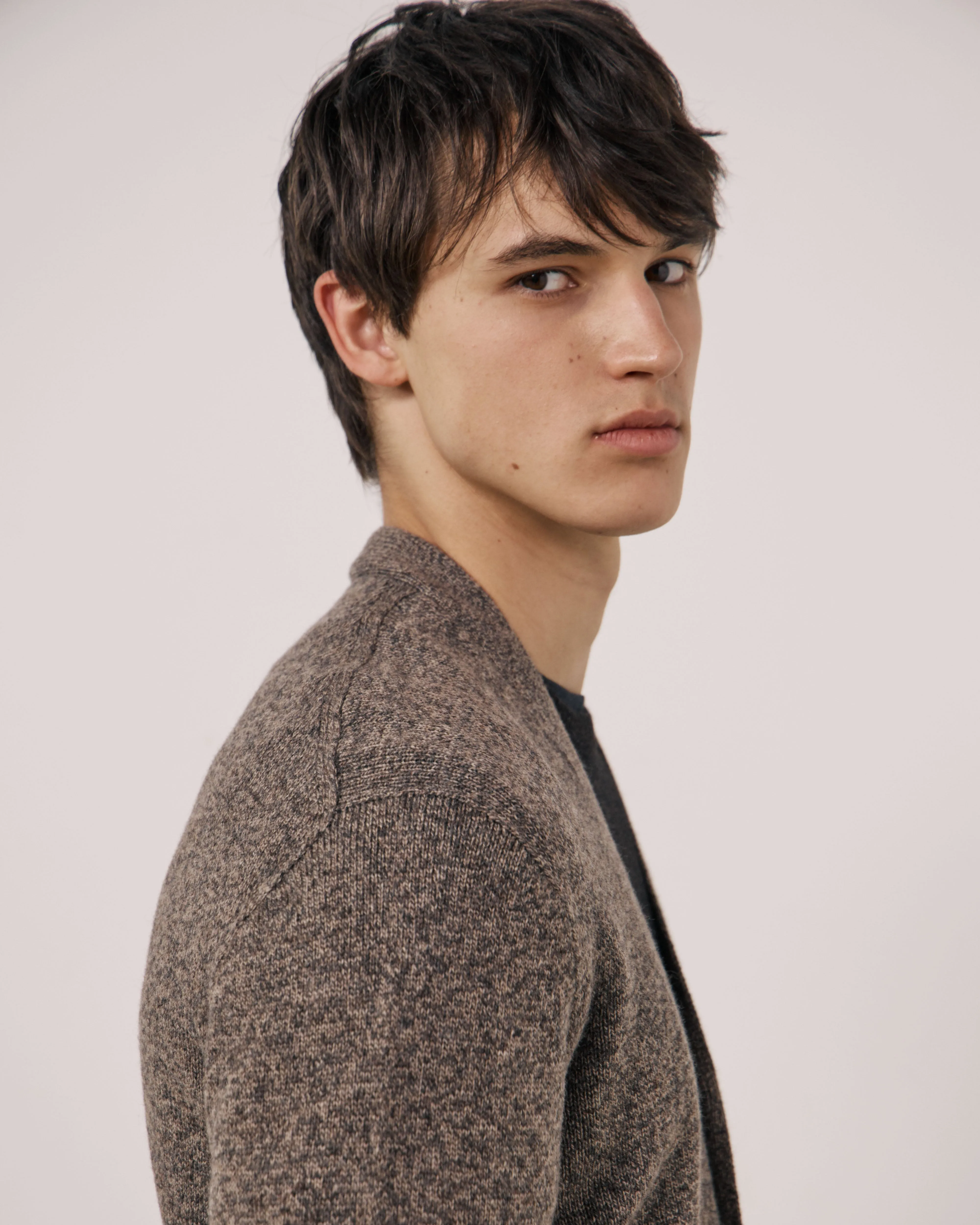 Pull Homme en Laine Mérinos Extrafine Taupe Seamless Cardigan sold by Hartford product image thumbnail 5