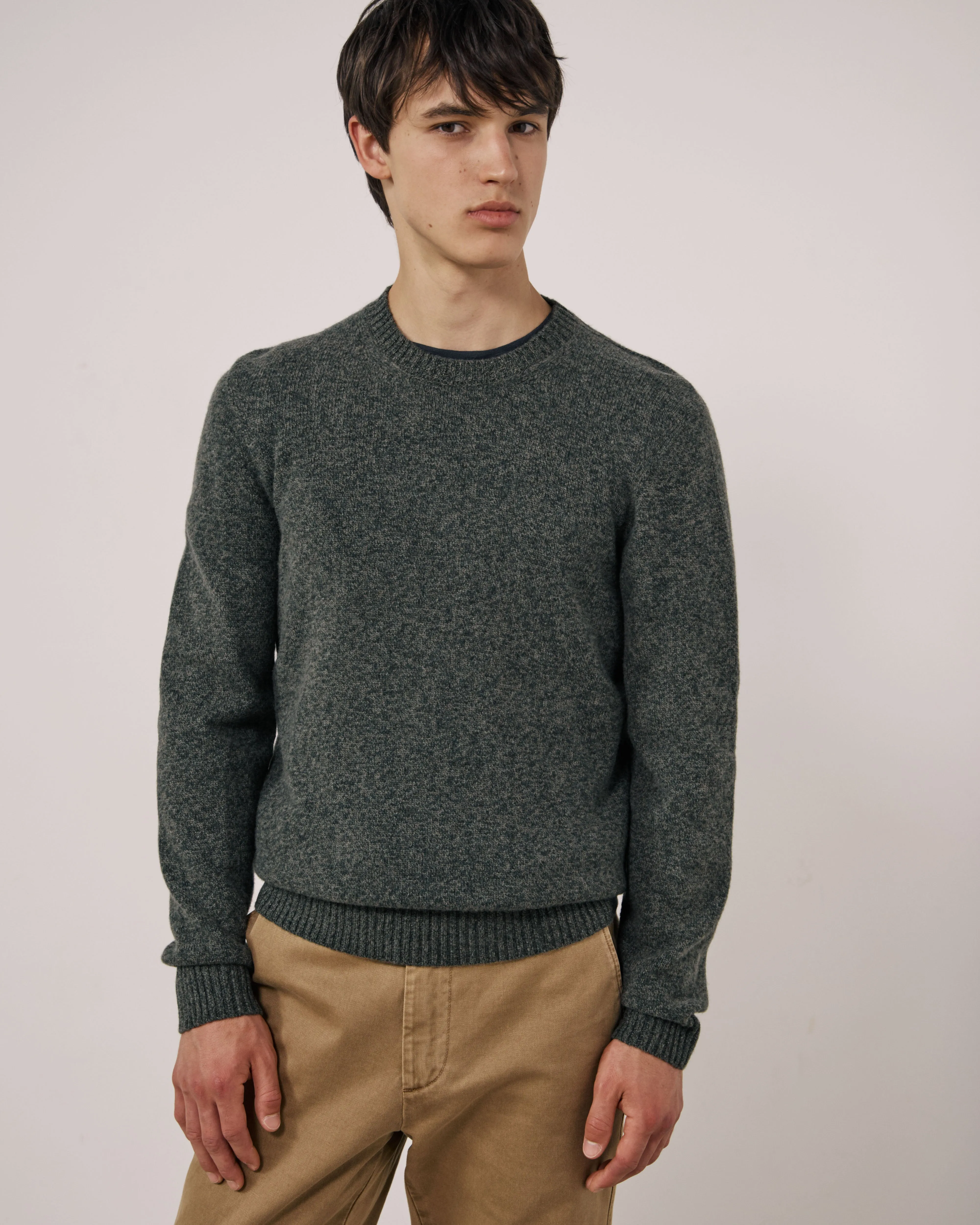 Pull Homme en Laine Mérinos Extrafine Vert Camo Seamless Crew sold by Hartford