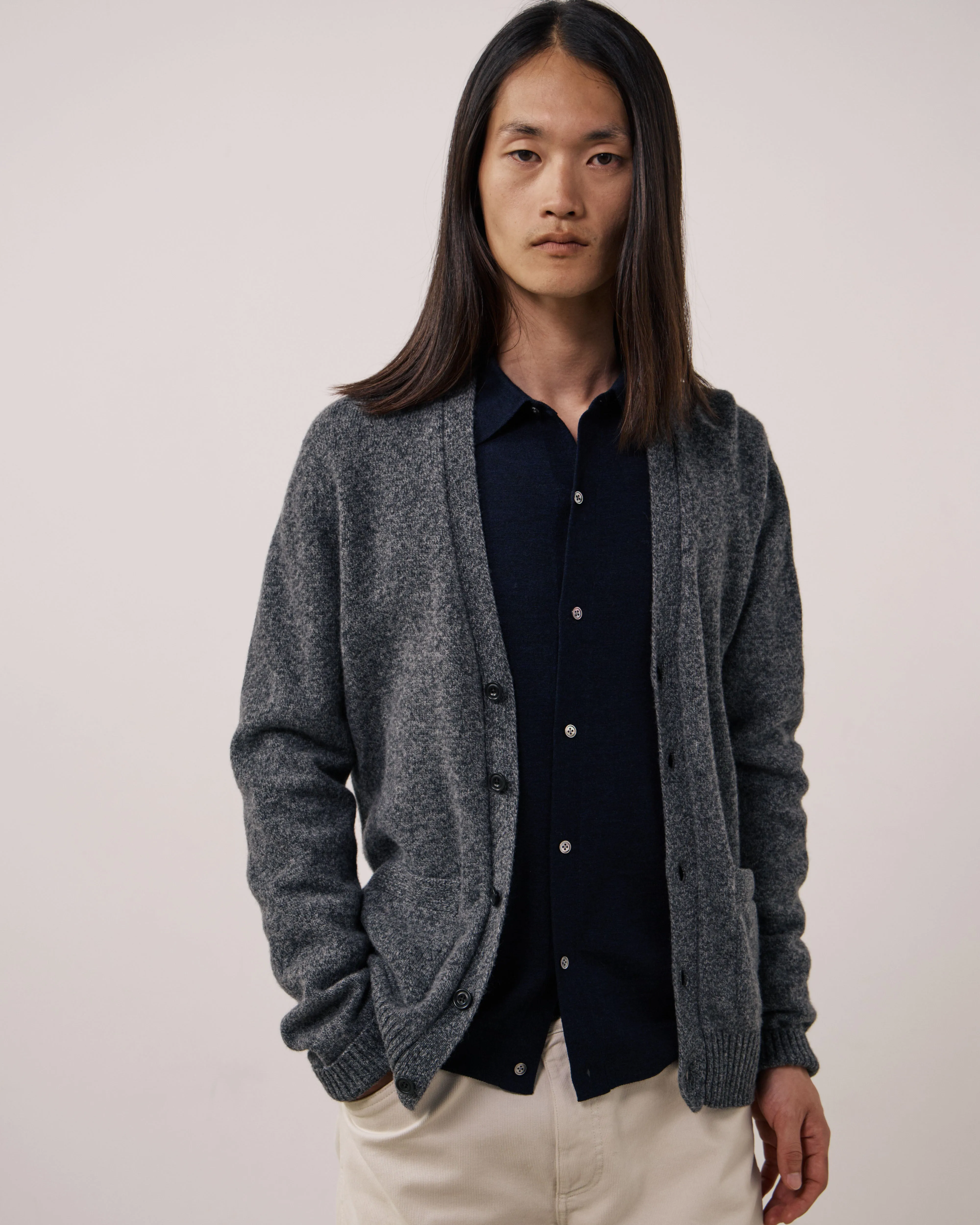 Pull Homme en Laine Mérinos Extrafine Gris Seamless Cardigan sold by Hartford product image thumbnail 2