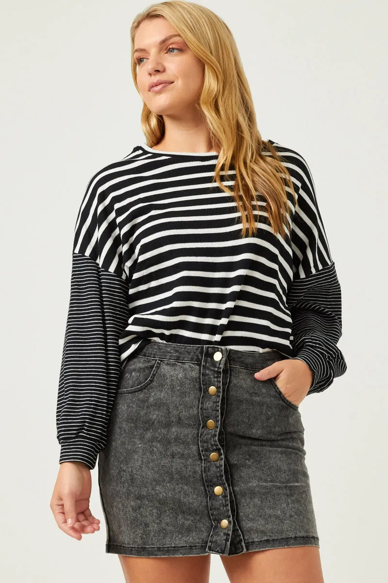Womens Contrast Stripe Sleeve Textured Knit Top sold by Hayden product image thumbnail 3