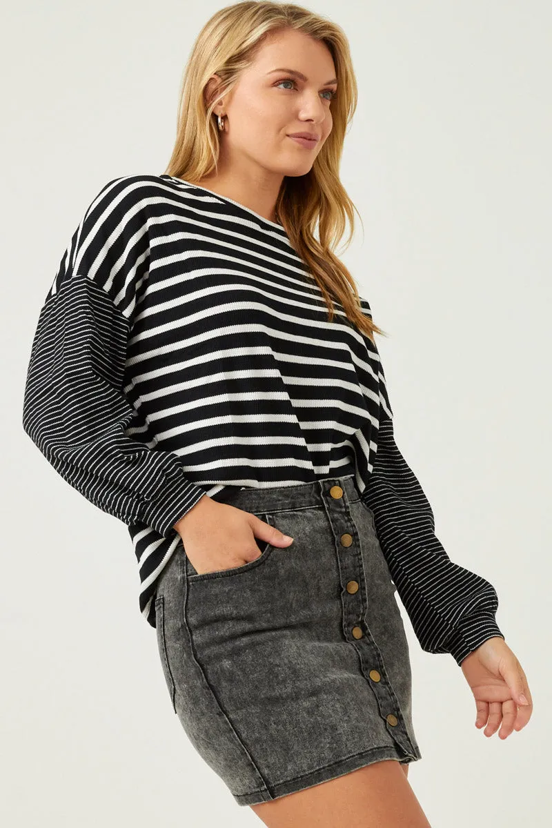 Womens Contrast Stripe Sleeve Textured Knit Top sold by Hayden product image thumbnail 4