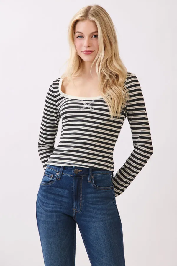 CONTRAST BINDING SCOOP NK LONG SLV TOP sold by Heart & Hips