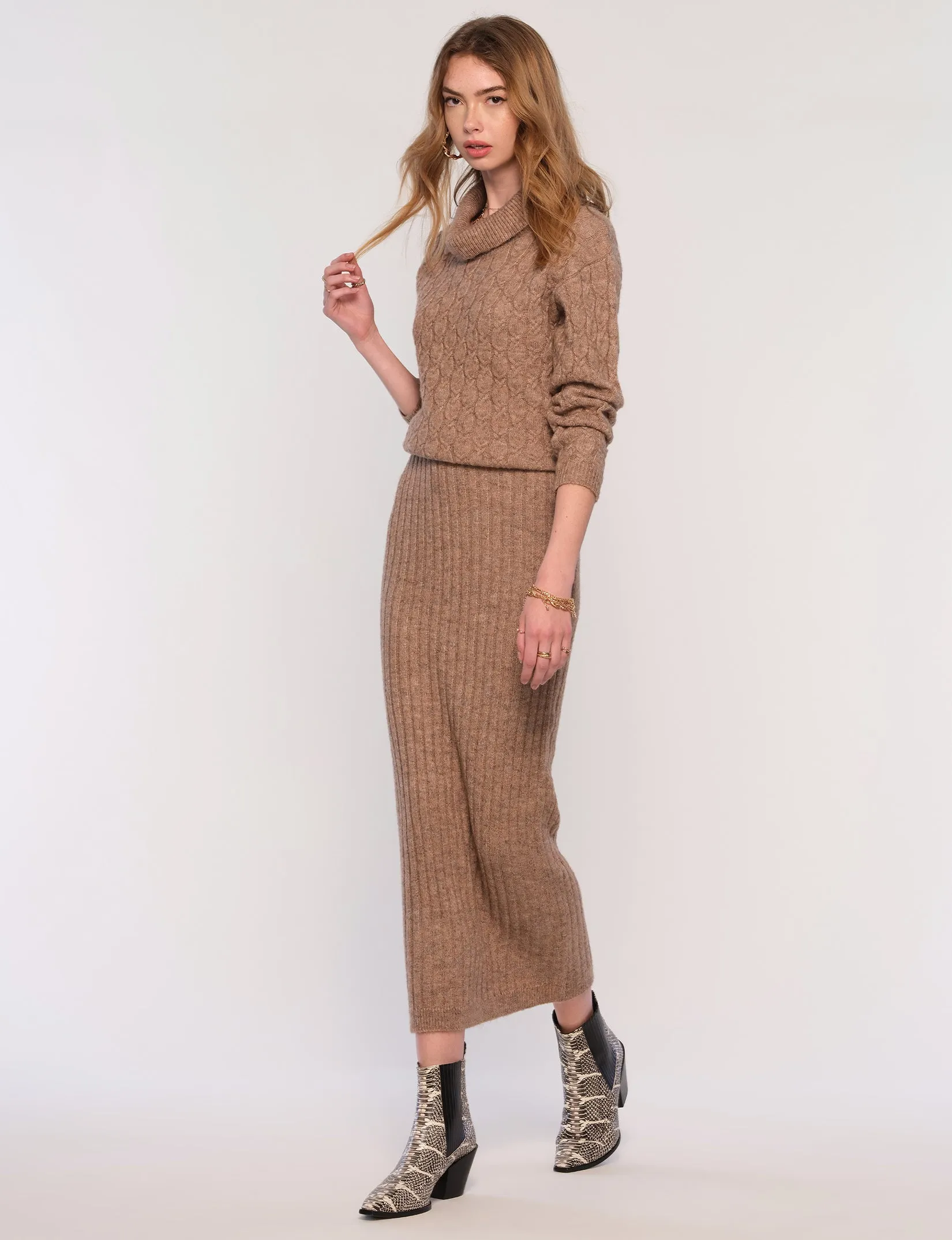 oliviera set sold by Heartloom product image thumbnail 2