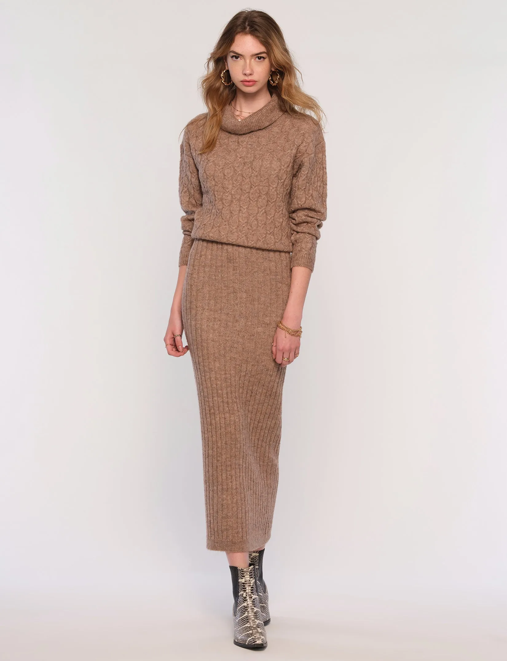 oliviera set sold by Heartloom