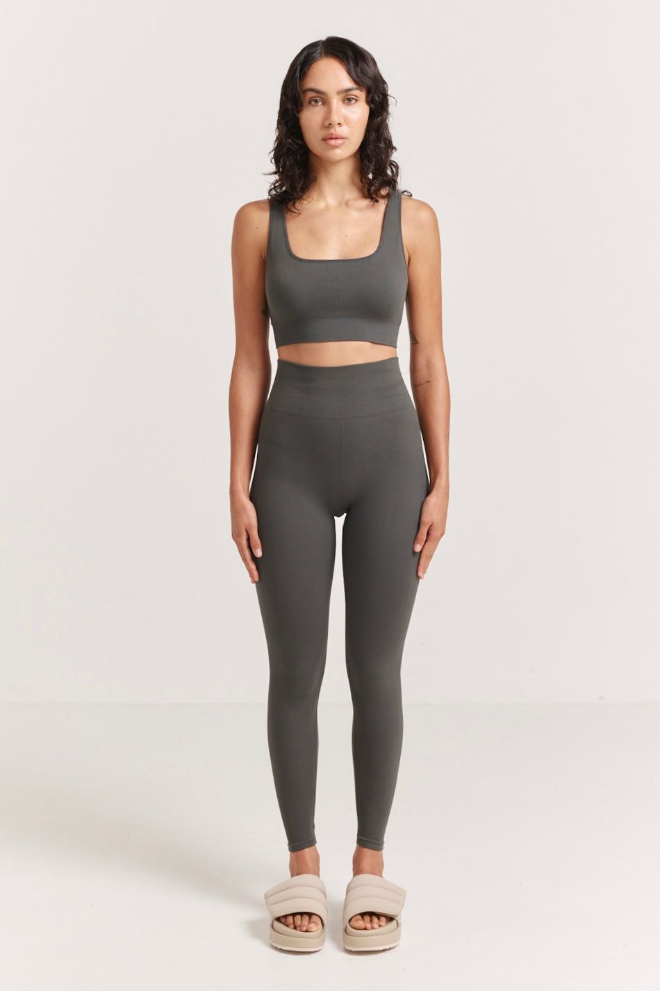 Sara Seamless Legging sold by Henne