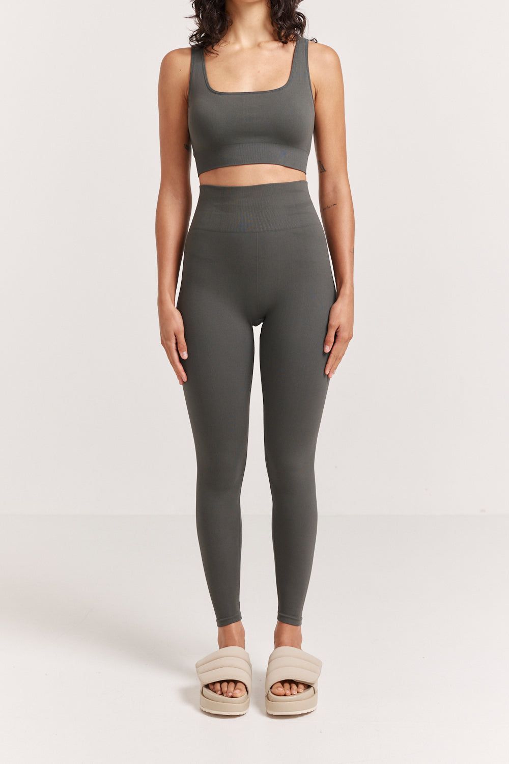 Sara Seamless Legging sold by Henne product image thumbnail 2