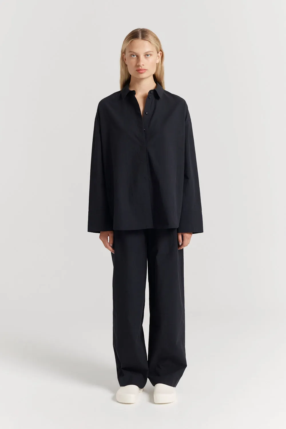 Aida Pant sold by Henne