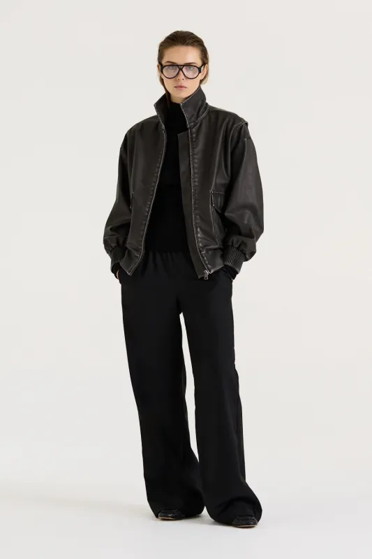 Tessa Pant sold by Henne