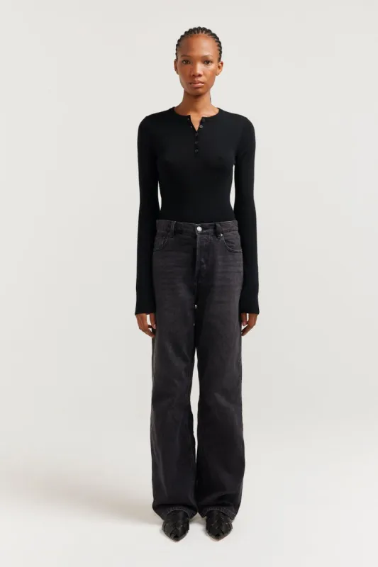 Paxe Henley sold by Henne