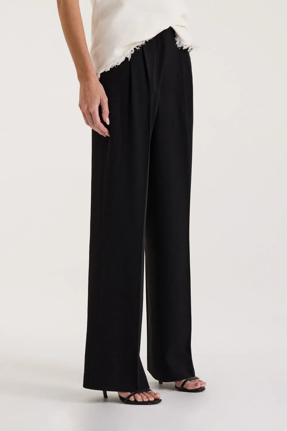 Edara Pant sold by Henne product image thumbnail 2
