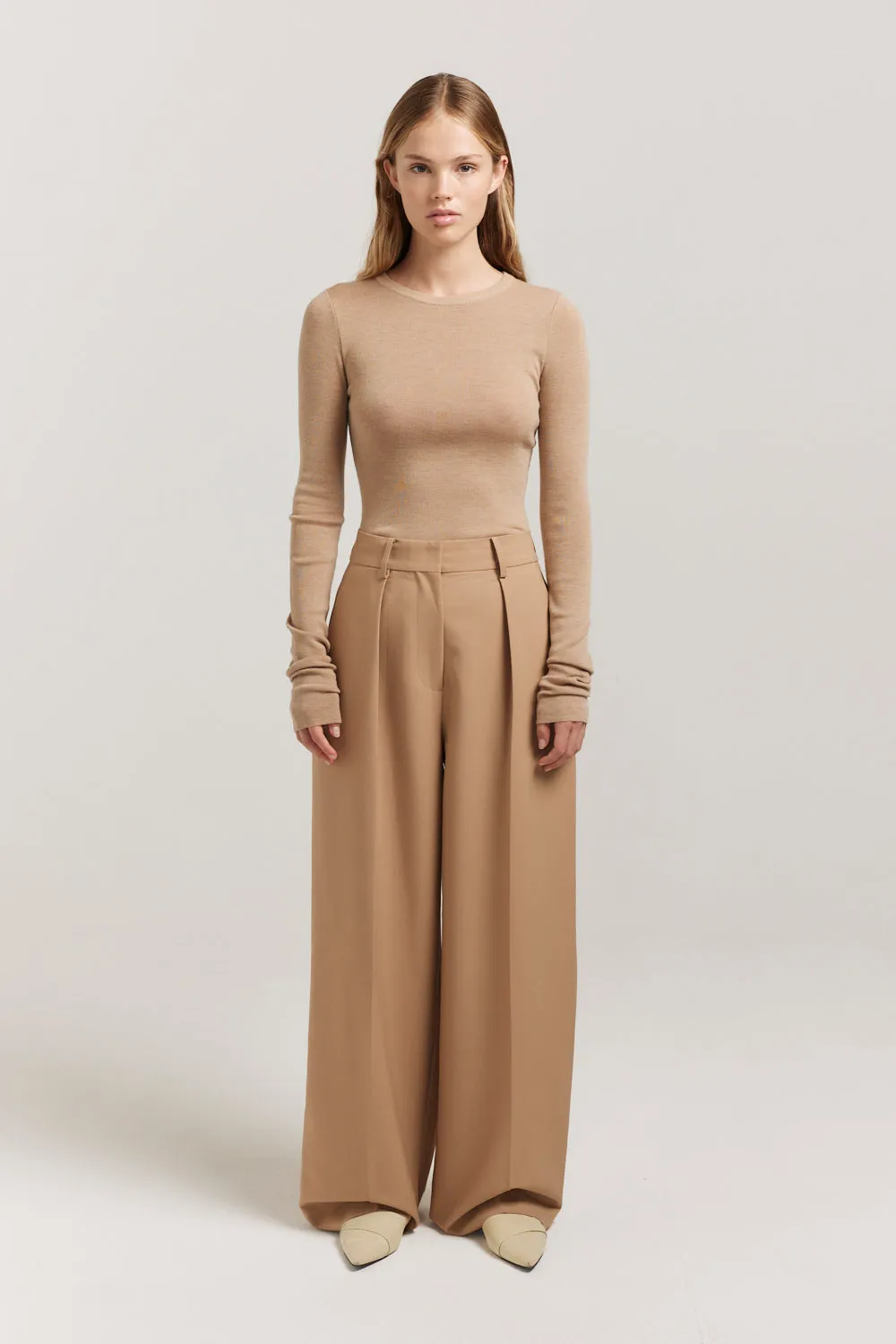 Ari Pant sold by Henne