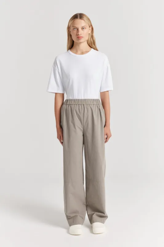 Aida Pant sold by Henne