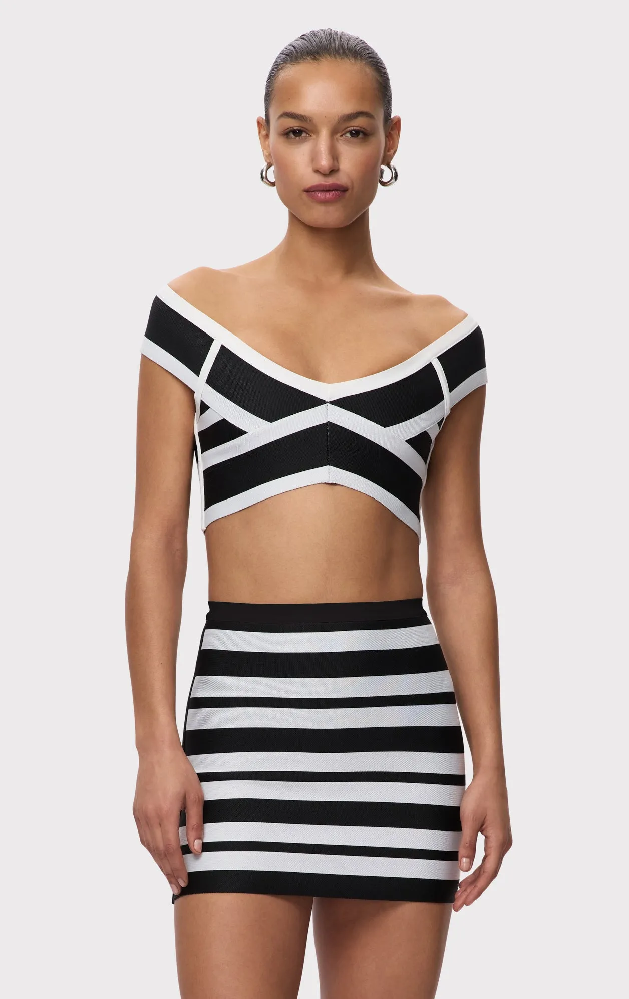 THE SPOTLIGHT SKIRT sold by Herve Leger product image thumbnail 3