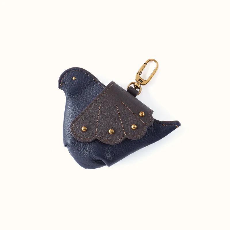 Dove Clip Pouch In Pebbled Leather - Ink Navy made by HOBO