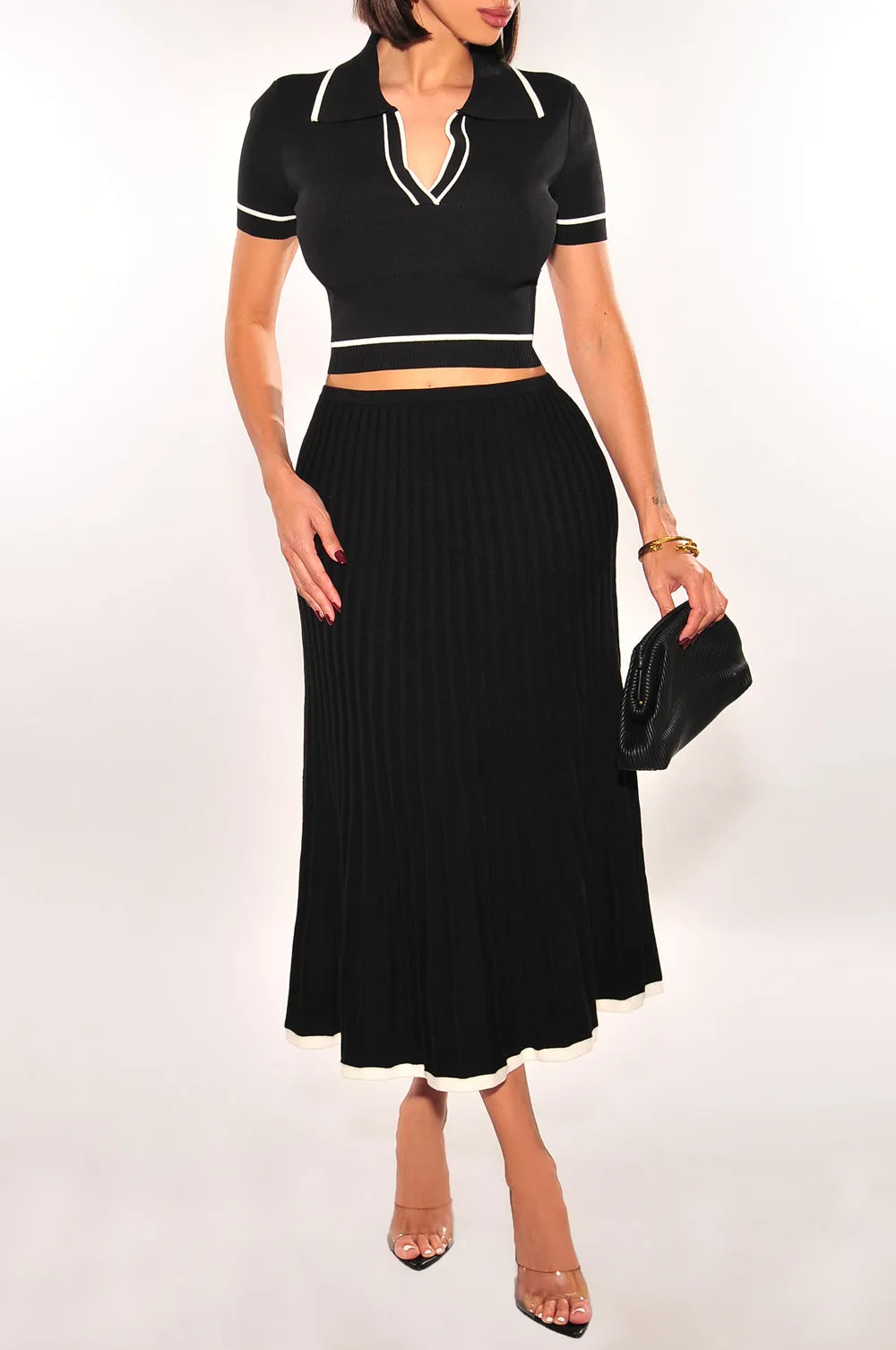 Black Two Toned Short Sleeve V Neck Crop Top sold by Hot Miami Styles product image thumbnail 3