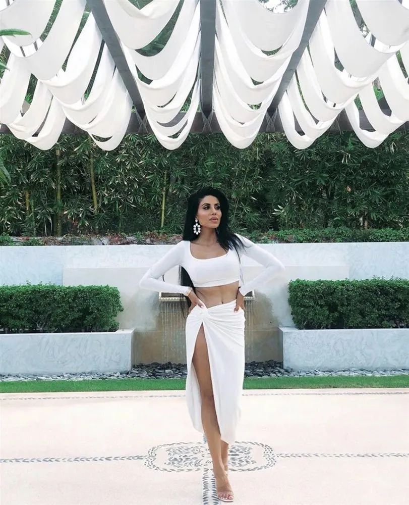 White Long Sleeves Knotted Slit Skirt Two Piece Set sold by Hot Miami Styles product image thumbnail 4
