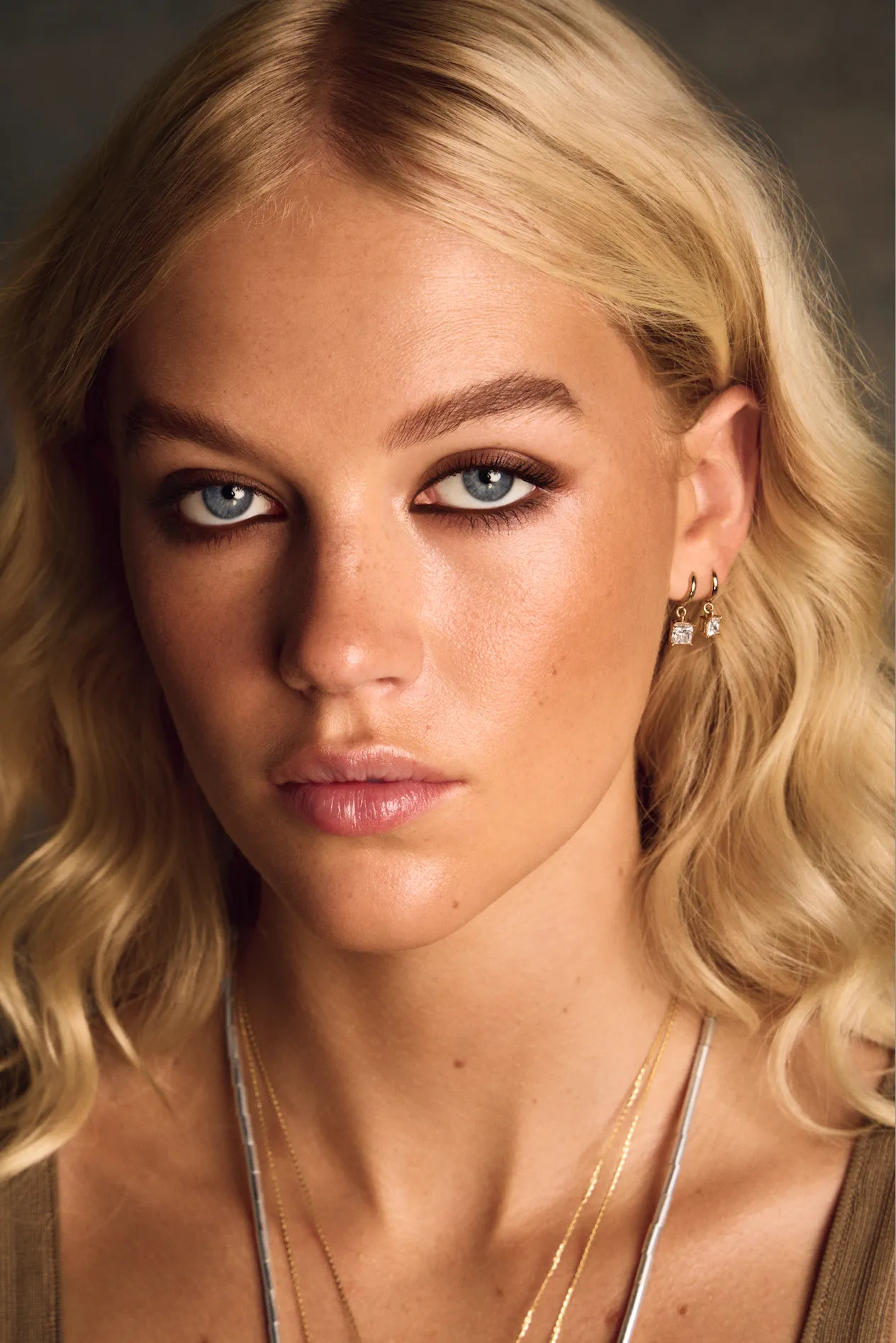 Small Princess Diamond Shaker Huggies sold by House of Harlow 1960 product image thumbnail 4