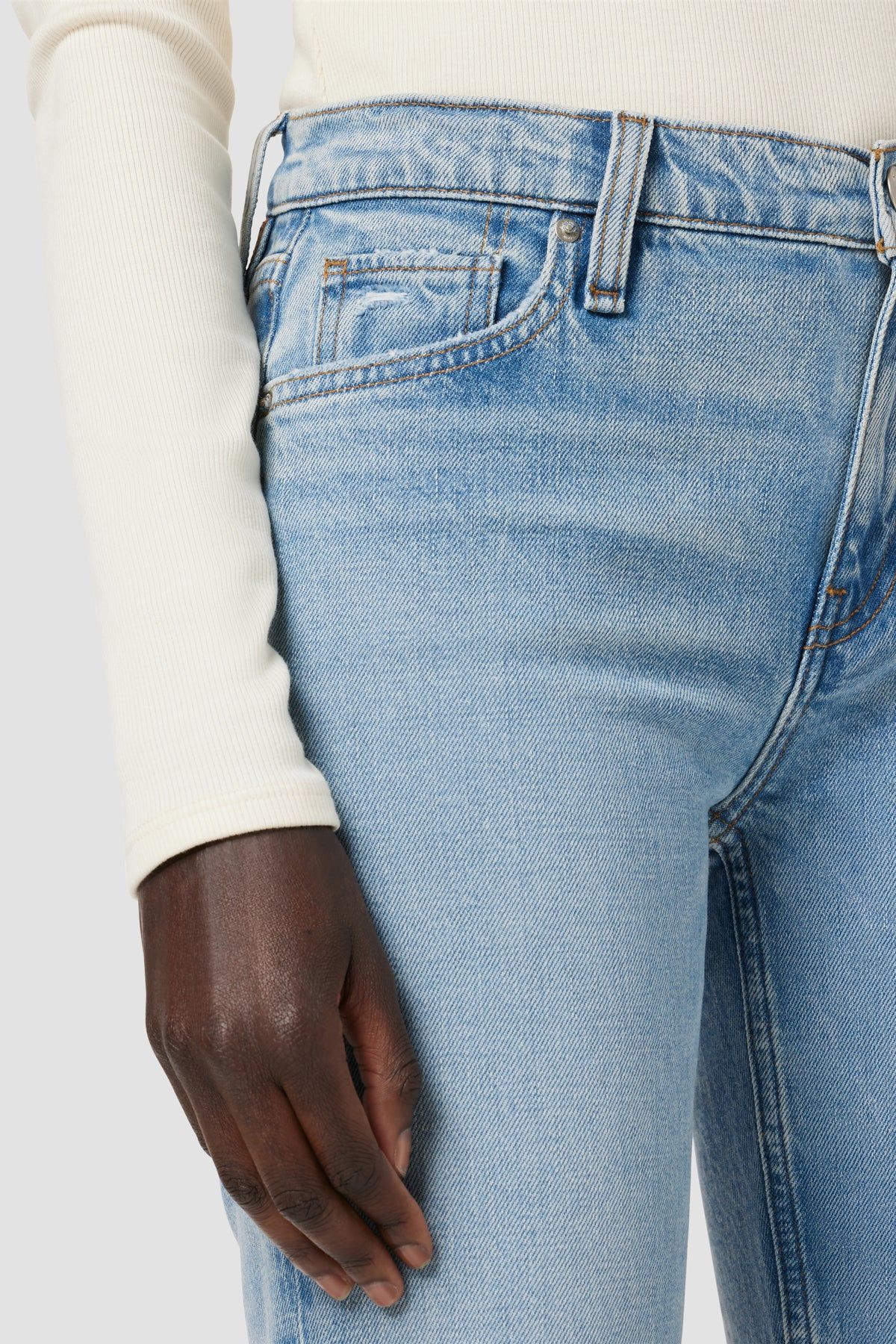 Farrah Mid-Rise Barefoot Bootcut Jean sold by Hudson Jeans product image thumbnail 4