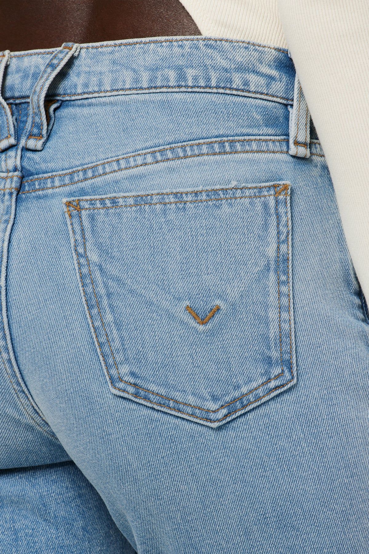 Farrah Mid-Rise Barefoot Bootcut Jean sold by Hudson Jeans product image thumbnail 5