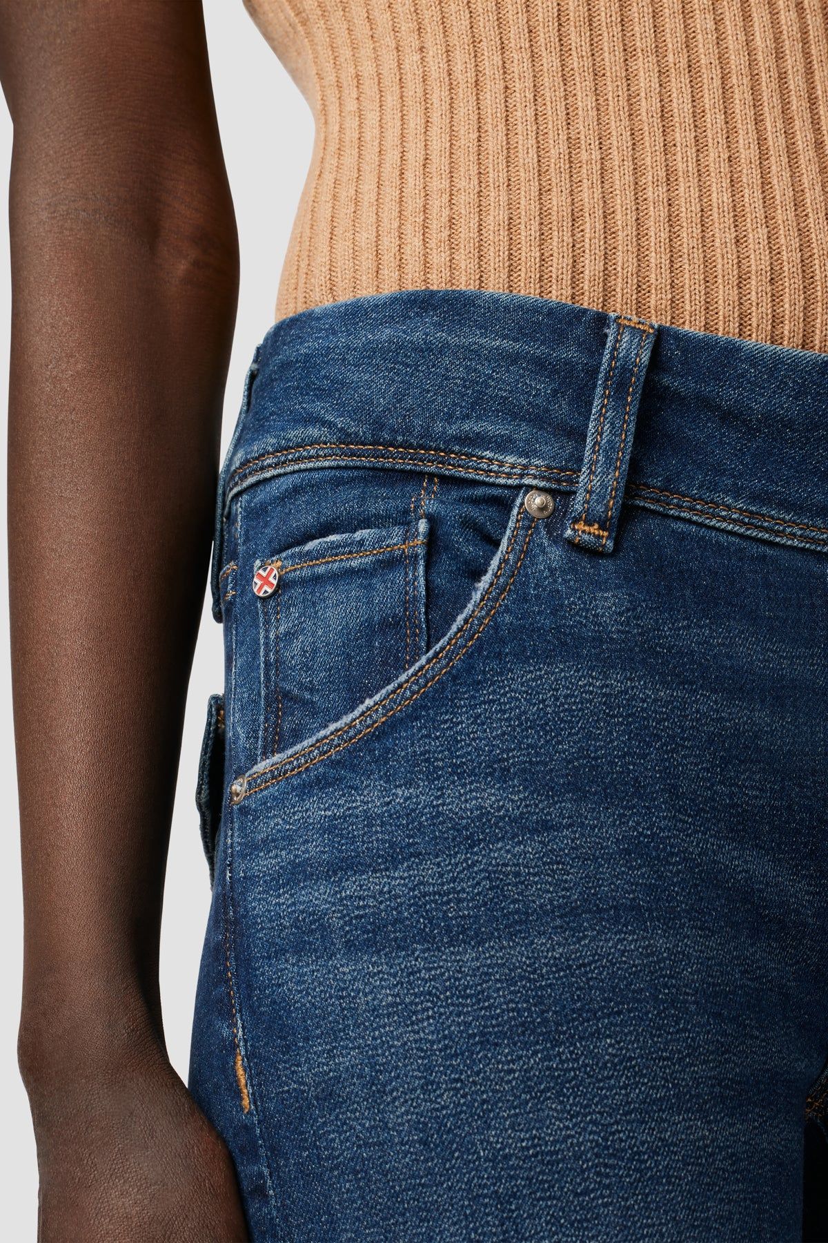 Beth Mid-Rise Baby Bootcut Jean sold by Hudson Jeans product image thumbnail 4