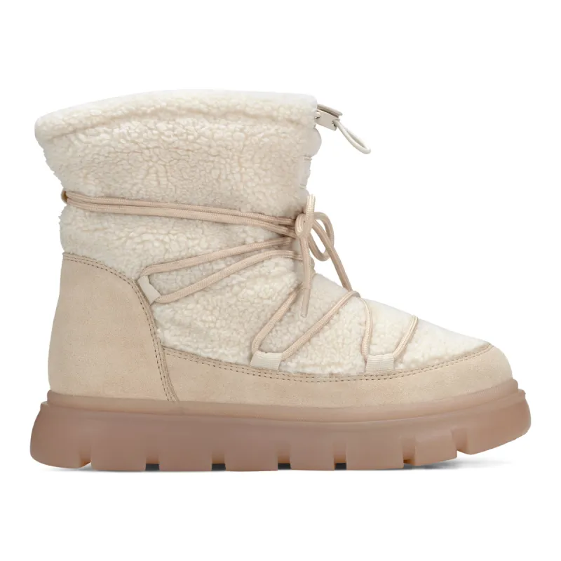 Women's Misty Lug Sole Insulated Waterproof Snow Booties sold by Hunter