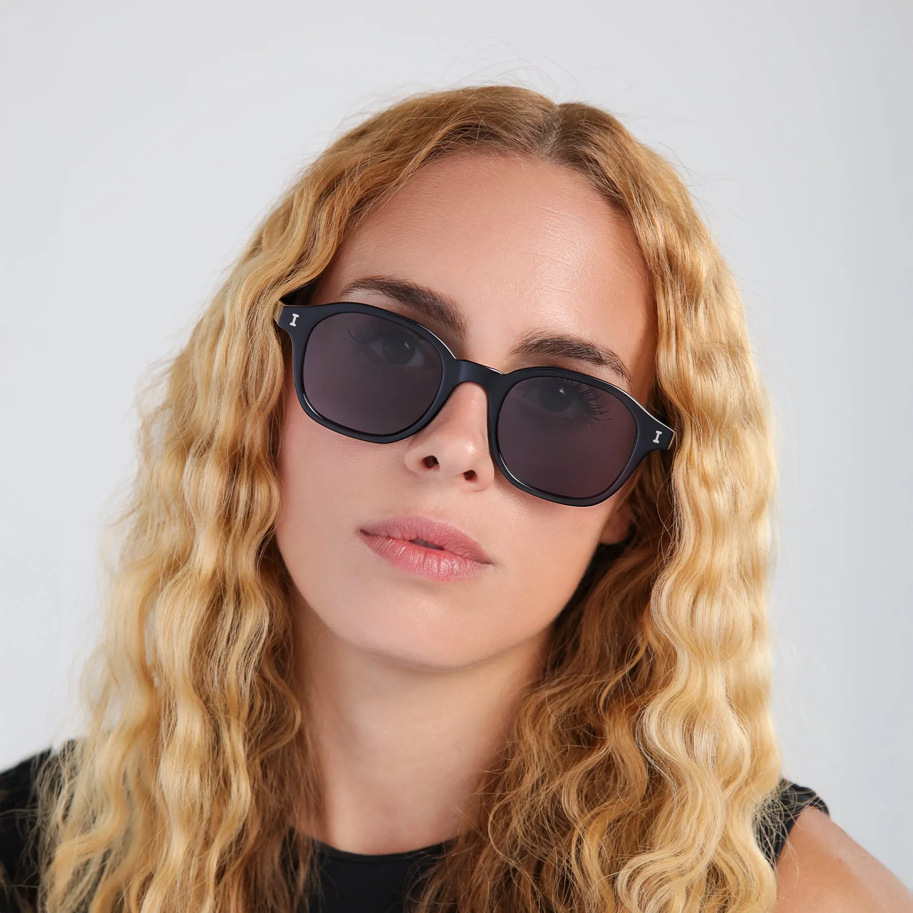 William Sunglasses sold by Illesteva product image thumbnail 4