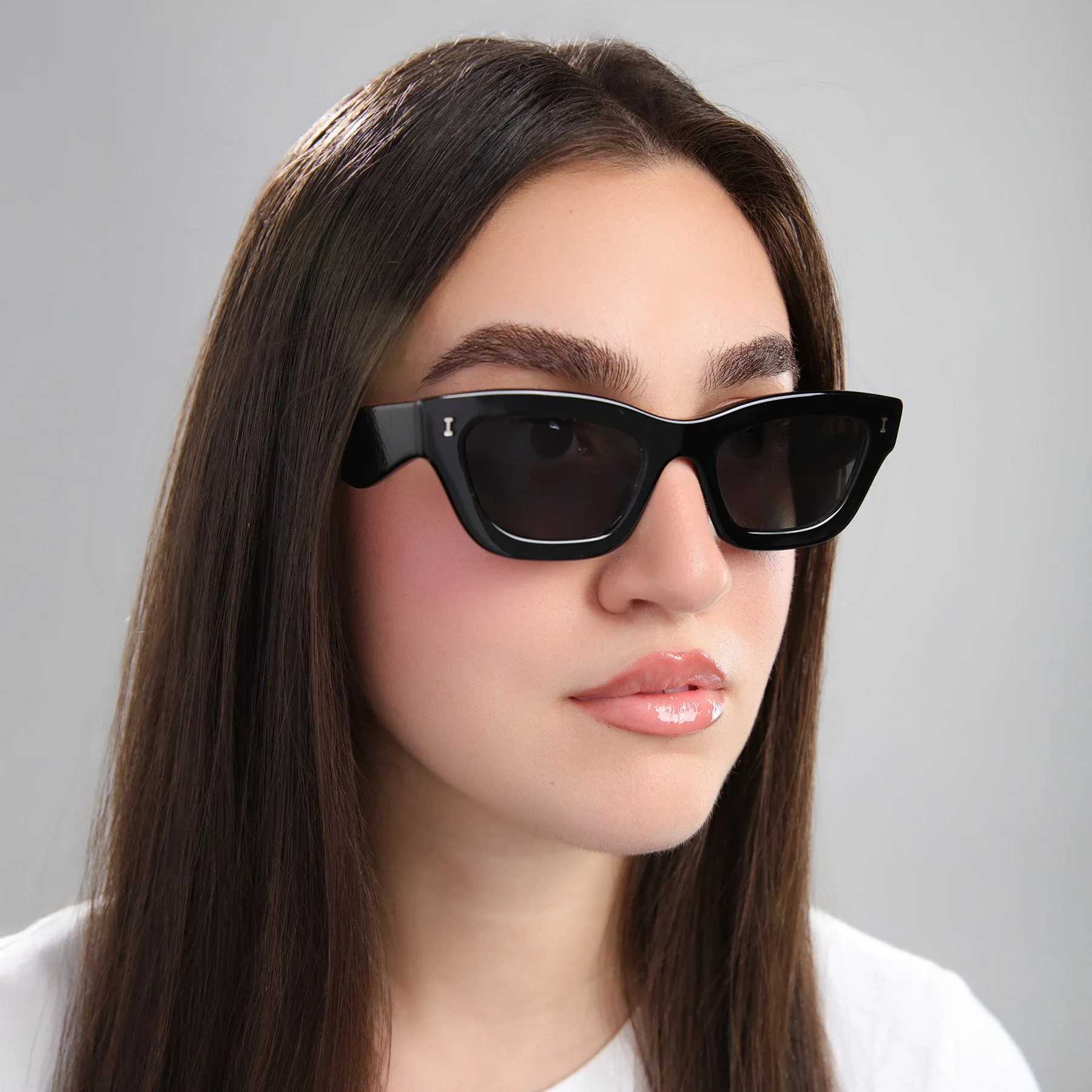 Donna Sunglasses sold by Illesteva product image thumbnail 3