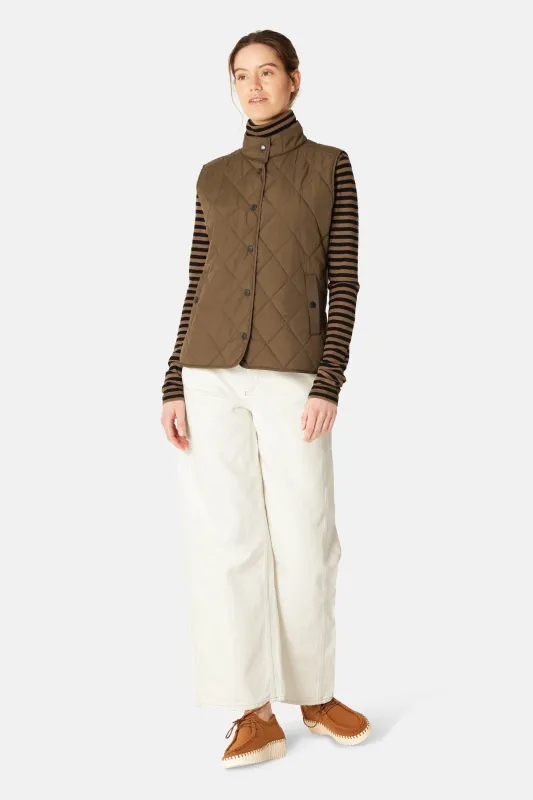 Quilted Short Vest - Nut sold by Ilse Jacobsen